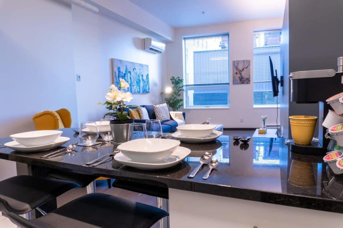 New Listing Luxurious Downtown Loft Heated Parking Rooftop Patio Bbq Gym Coffee Apartment Winnipeg