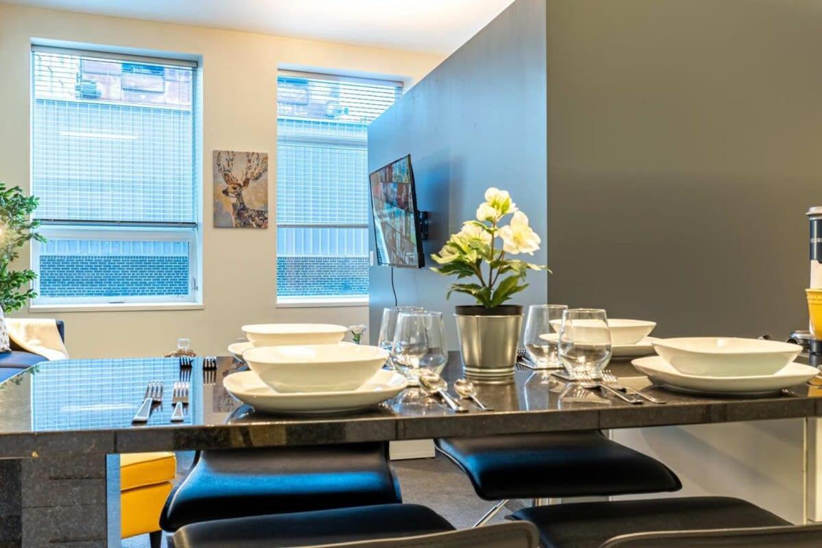 New Listing Luxurious Downtown Loft Heated Parking Rooftop Patio Bbq Gym Coffee Winnipeg