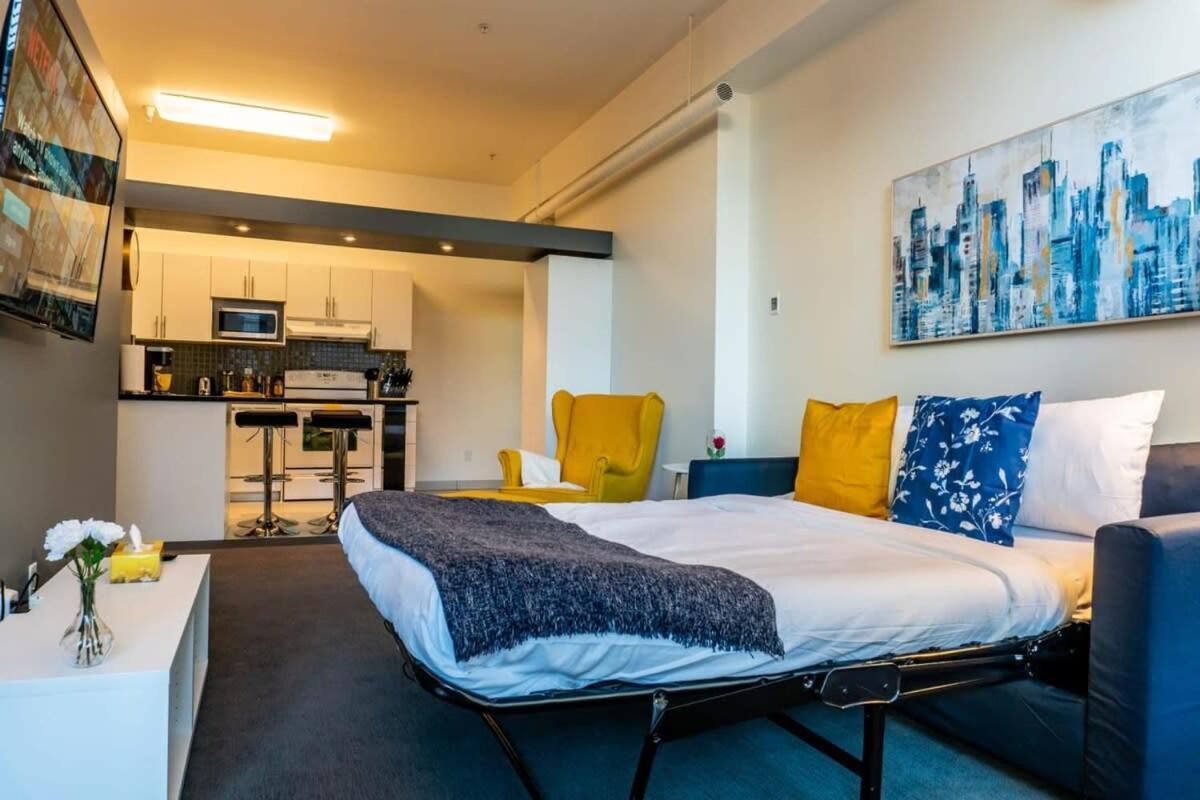 New Listing Luxurious Downtown Loft Heated Parking Rooftop Patio Bbq Gym Coffee Apartment Winnipeg