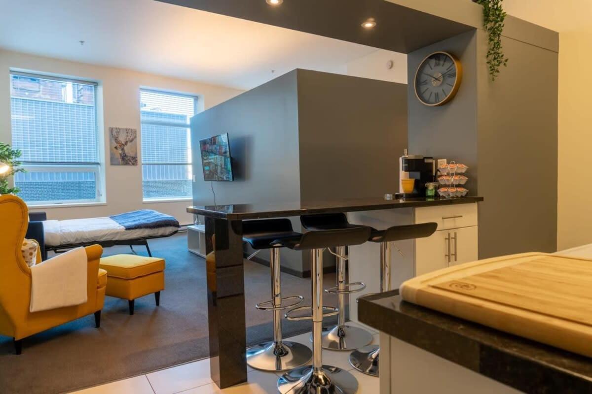 Apartment New Listing Luxurious Downtown Loft Heated Parking Rooftop Patio Bbq Gym Coffee Winnipeg